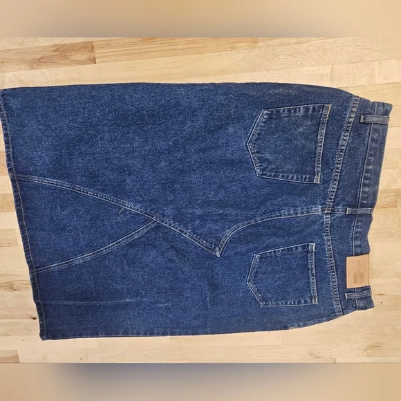 Jackie Blue Embroidered Denim Skirt with Floral Patterns - Picture 2 of 6